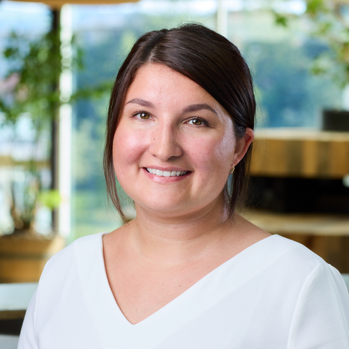 Amelisa Bürzle Expertin für Arbeitszeugnisse